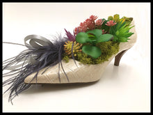 Load image into Gallery viewer, Elegant Succulent Shoe planter (gray feathers and pendant)