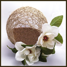 Load image into Gallery viewer, Twine ball white flowers (large)